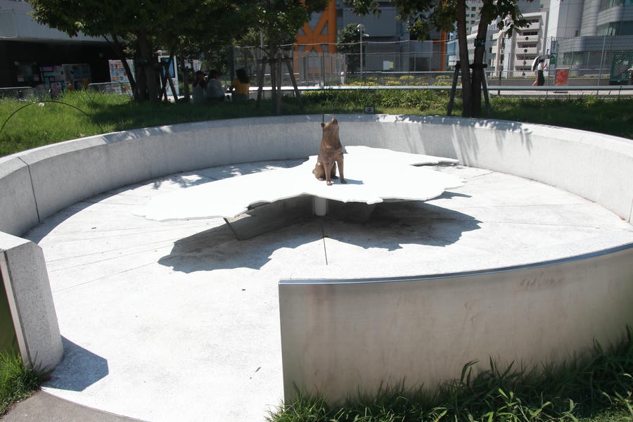 【宮下公園】「ドラえもん みらいのとびら」&「渋谷の方位磁針|ハチの宇宙」