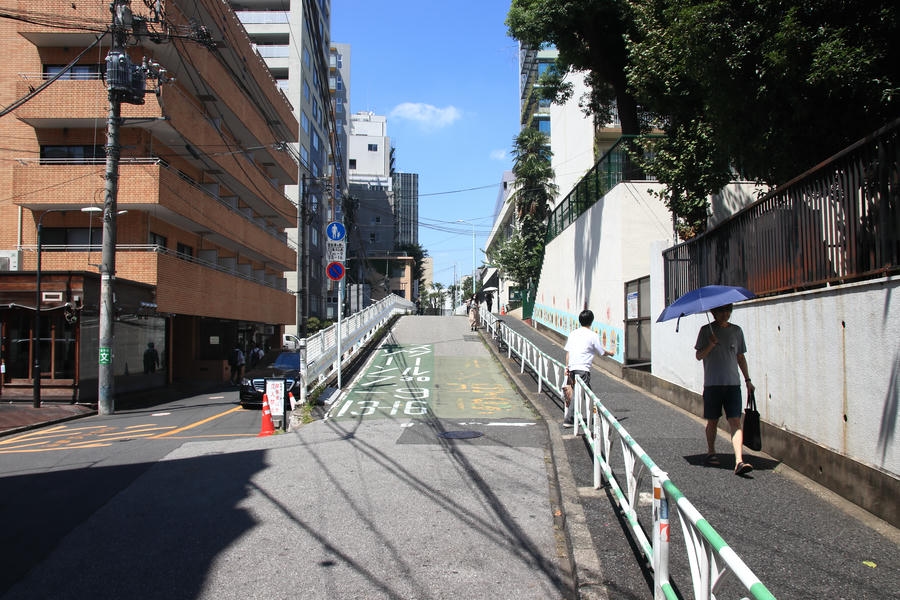 【二・二六事件慰霊像】青年将校と犠牲者を追悼する史跡は恋愛成就のパワースポット?
