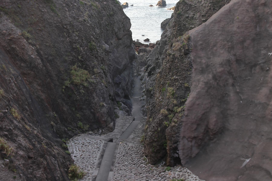 【式根島】地鉈温泉「内科の湯」で体の内側から疲れを癒す!海辺の秘湯体験<後編>